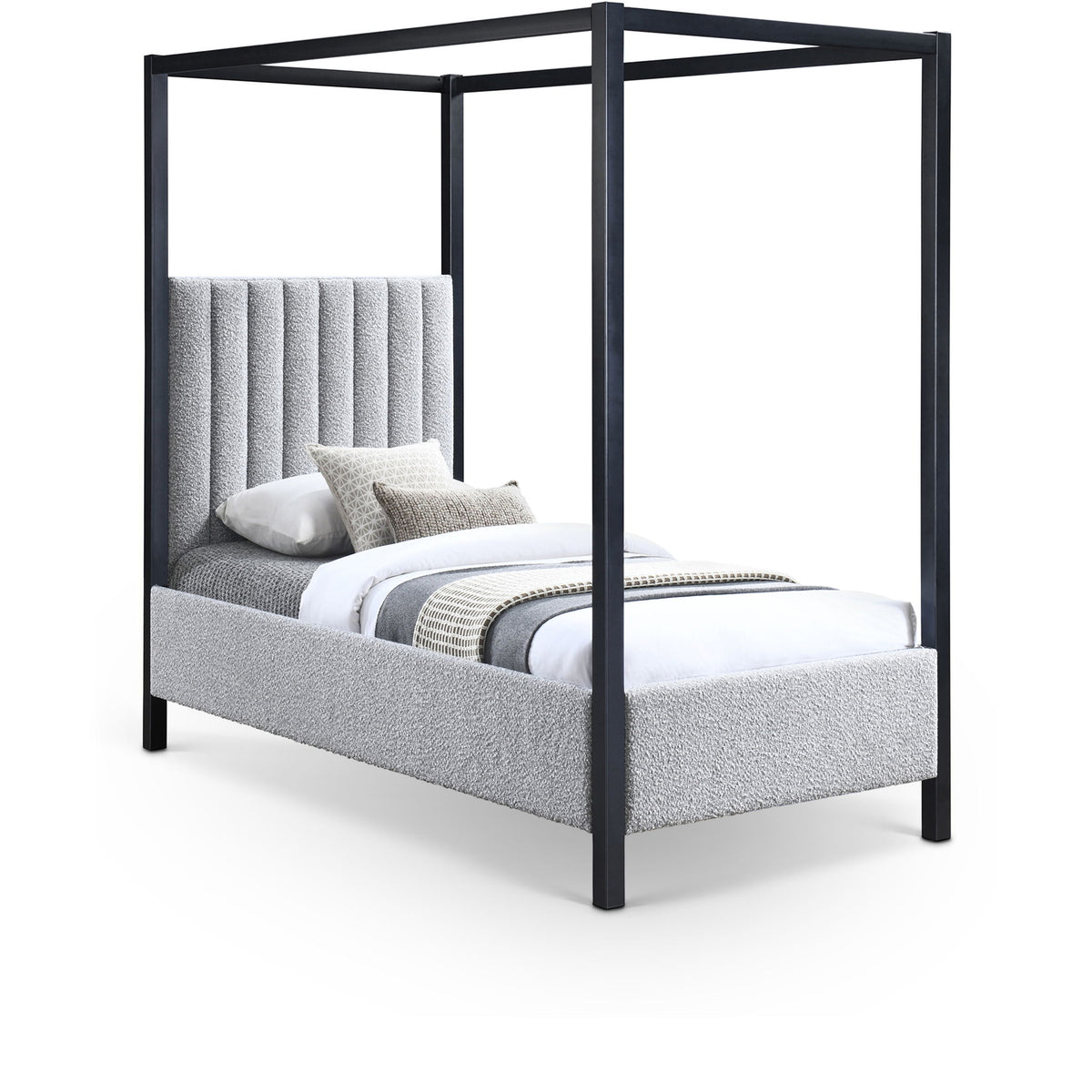 Kelly - Bed