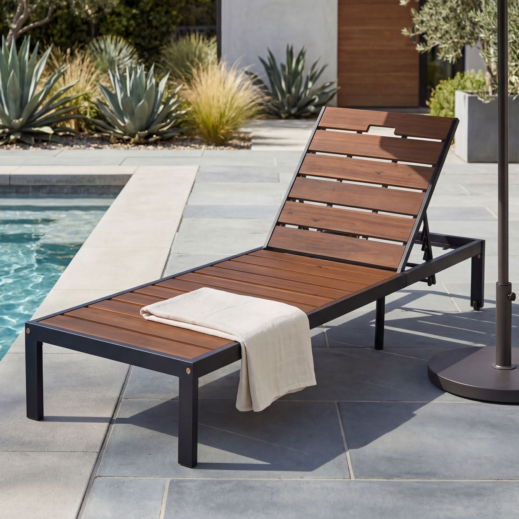 Outdoor Chaise With Adjustable Backrest