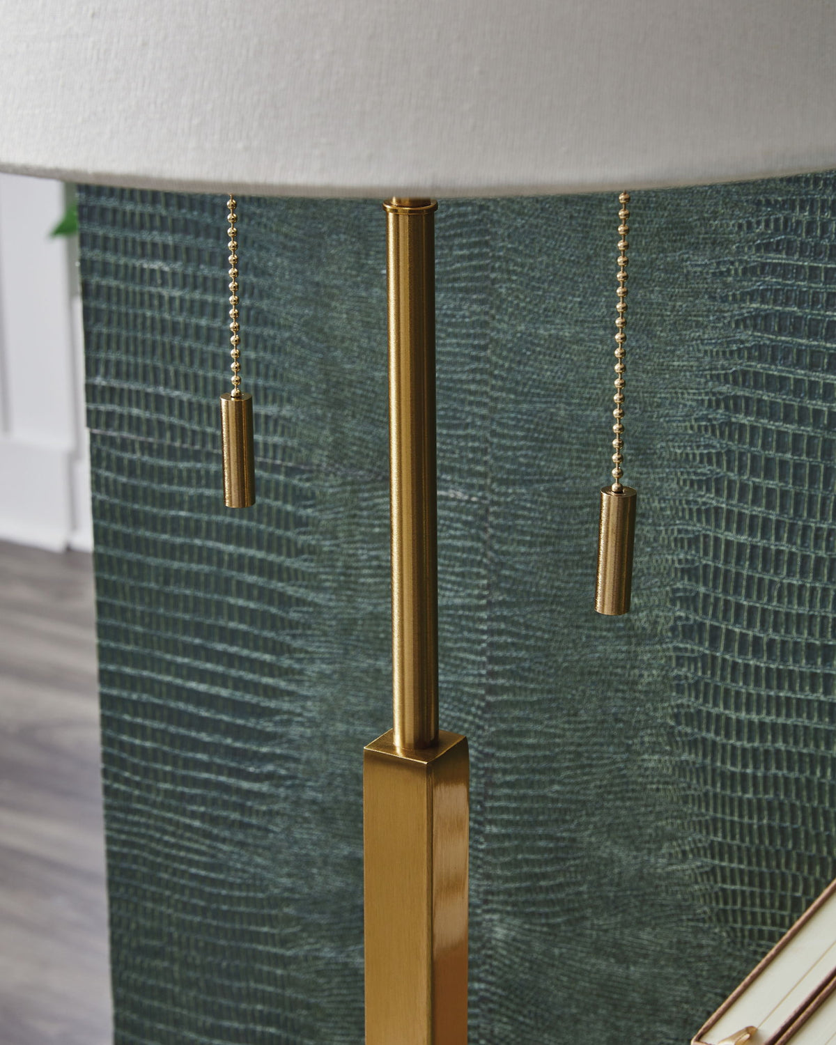 Haigwood - Metal Lamp