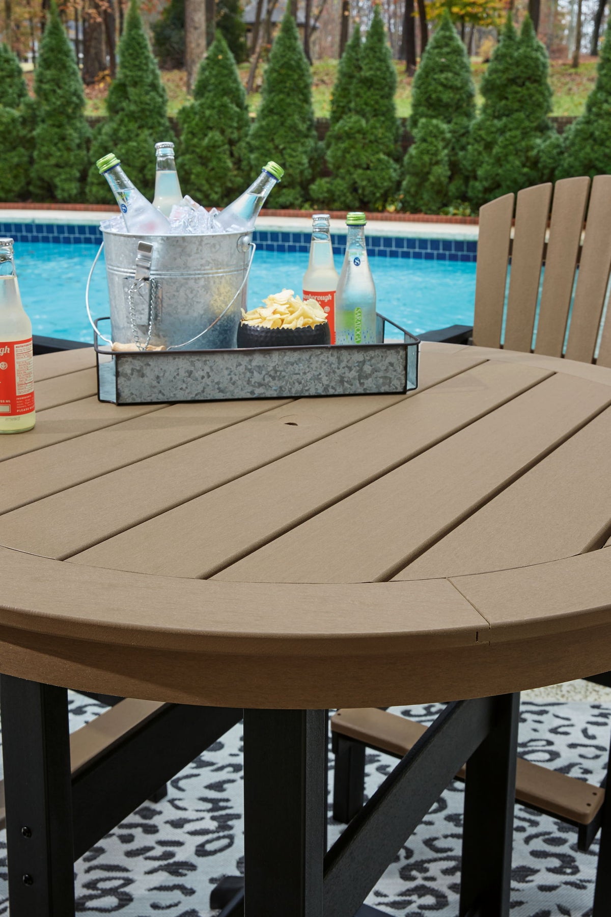 Fairen Trail - 5 Pc. - Dining Set with 4 Chairs - Black / Driftwood