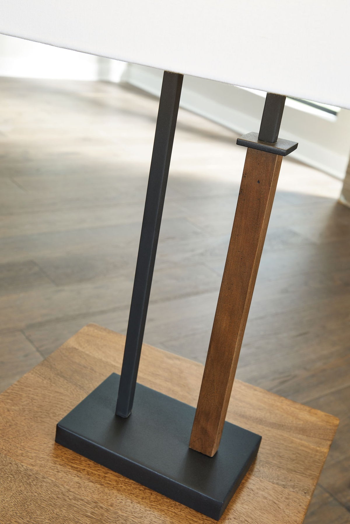 Voslen - Metal Table Lamp (Set of 2) - Black / Brown