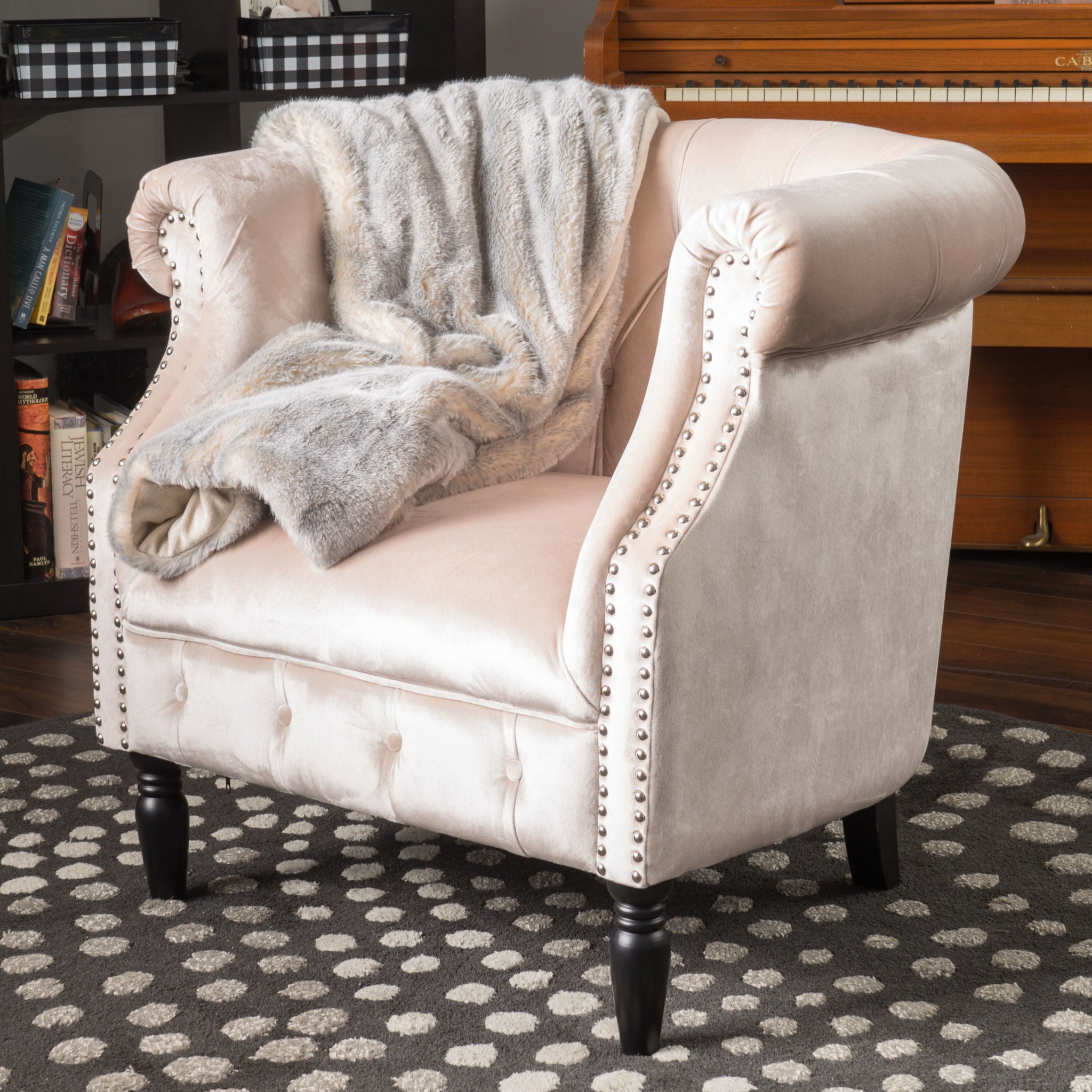 Celestialis - Upholstered Velvet Club Chair With Tub Design And Rolled Recessed Armrests - Champagne