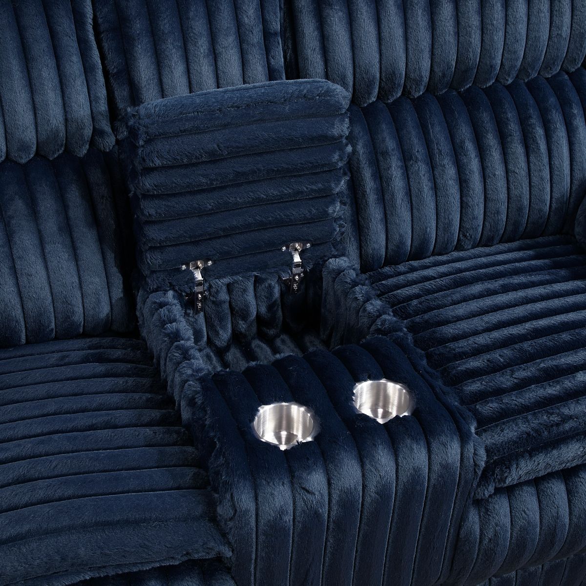 Goodland - Double Reclining Loveseat With Center Console