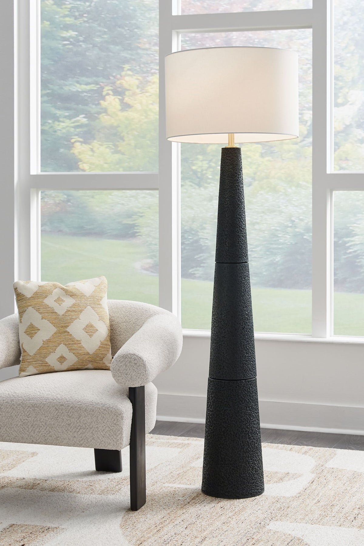 Hallburg - Poly Floor Lamp - Black