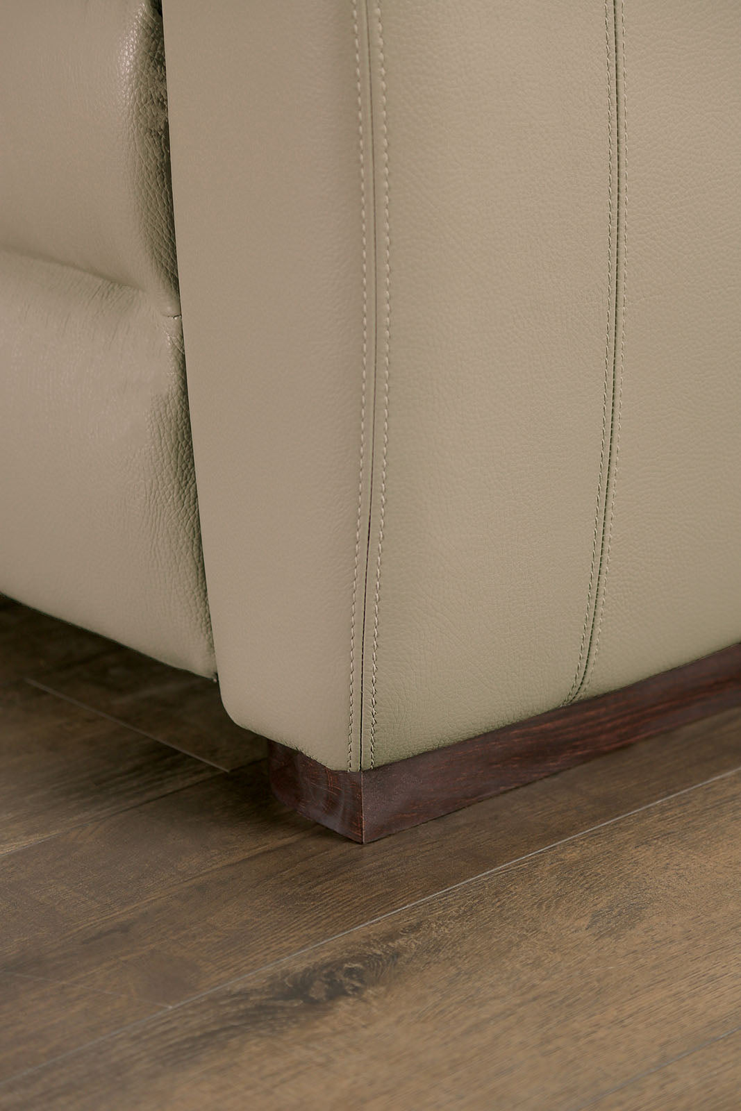 Altamura Taupe Power Loveseat