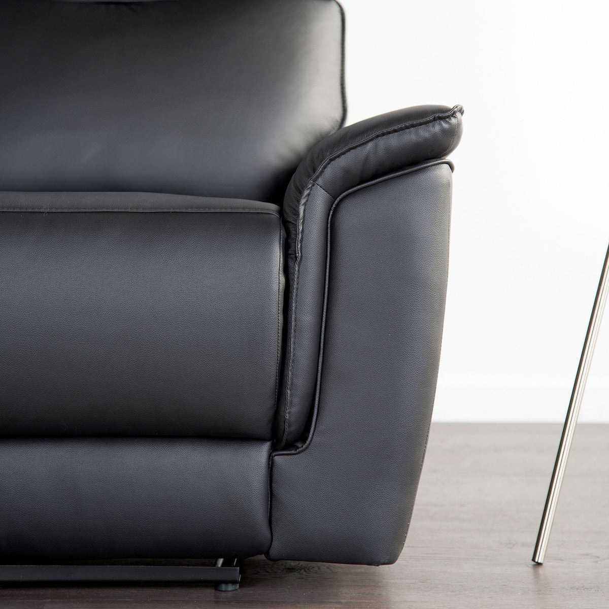 Bienne Black Transitional Reclining Living Room Set