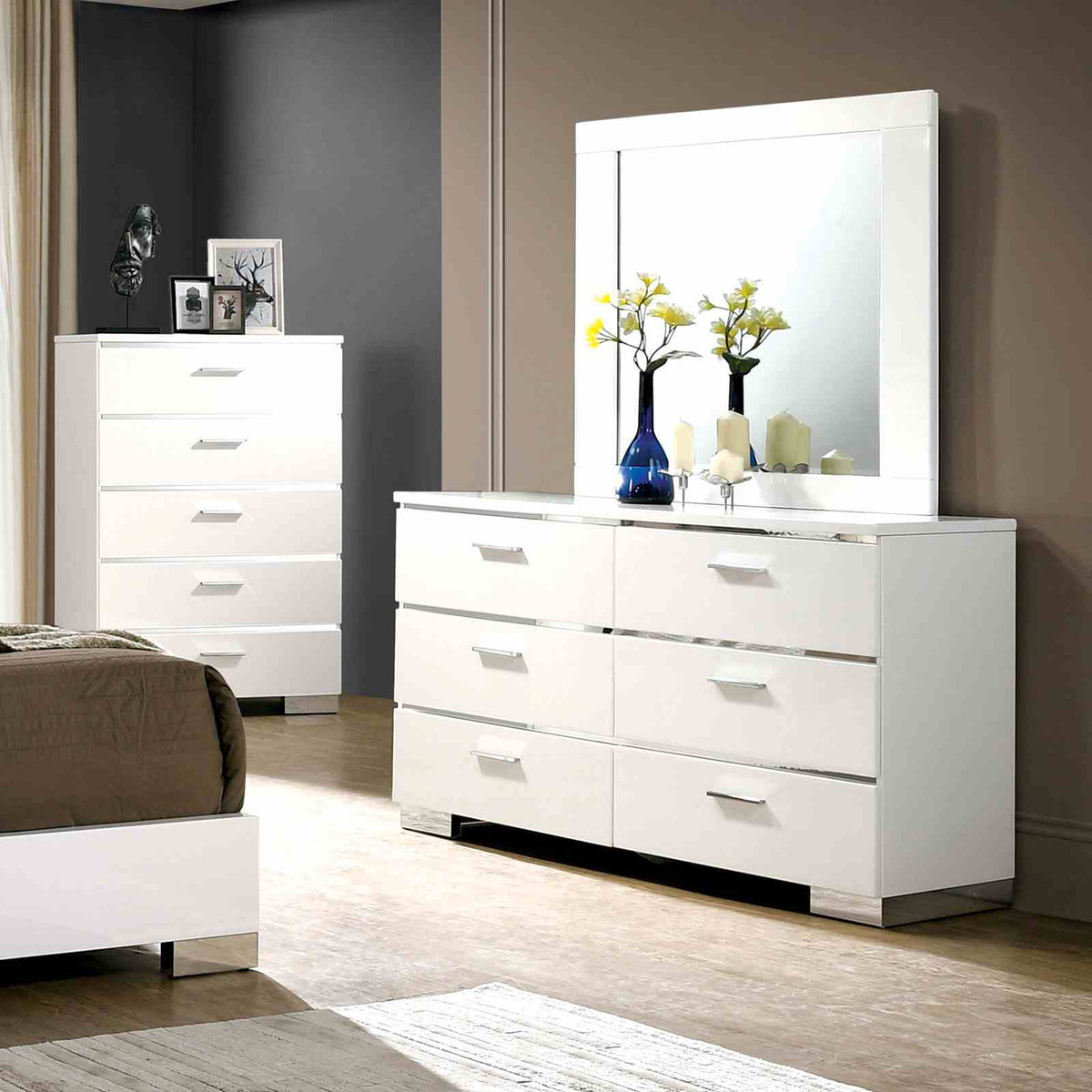 Carlie White 5-Piece Queen Bedroom Set