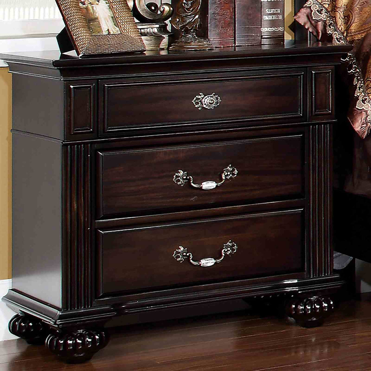 Syracuse Dark Walnut 4-Piece Queen Bedroom Set