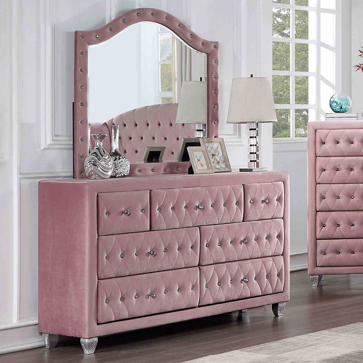 Zohar Pink 4-Piece Twin Bedroom Set