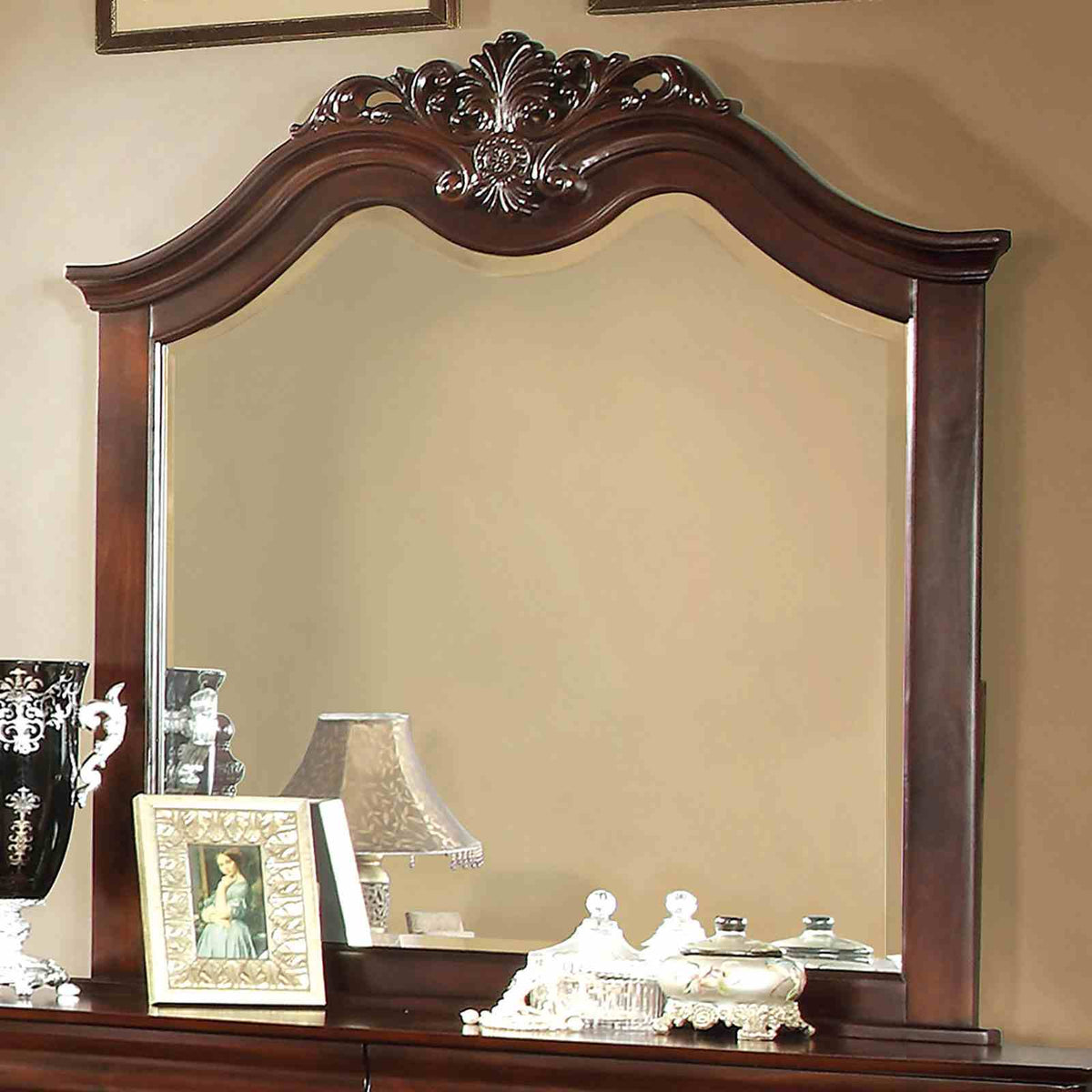 Mandura Cherry 5-Piece Queen Bedroom Set