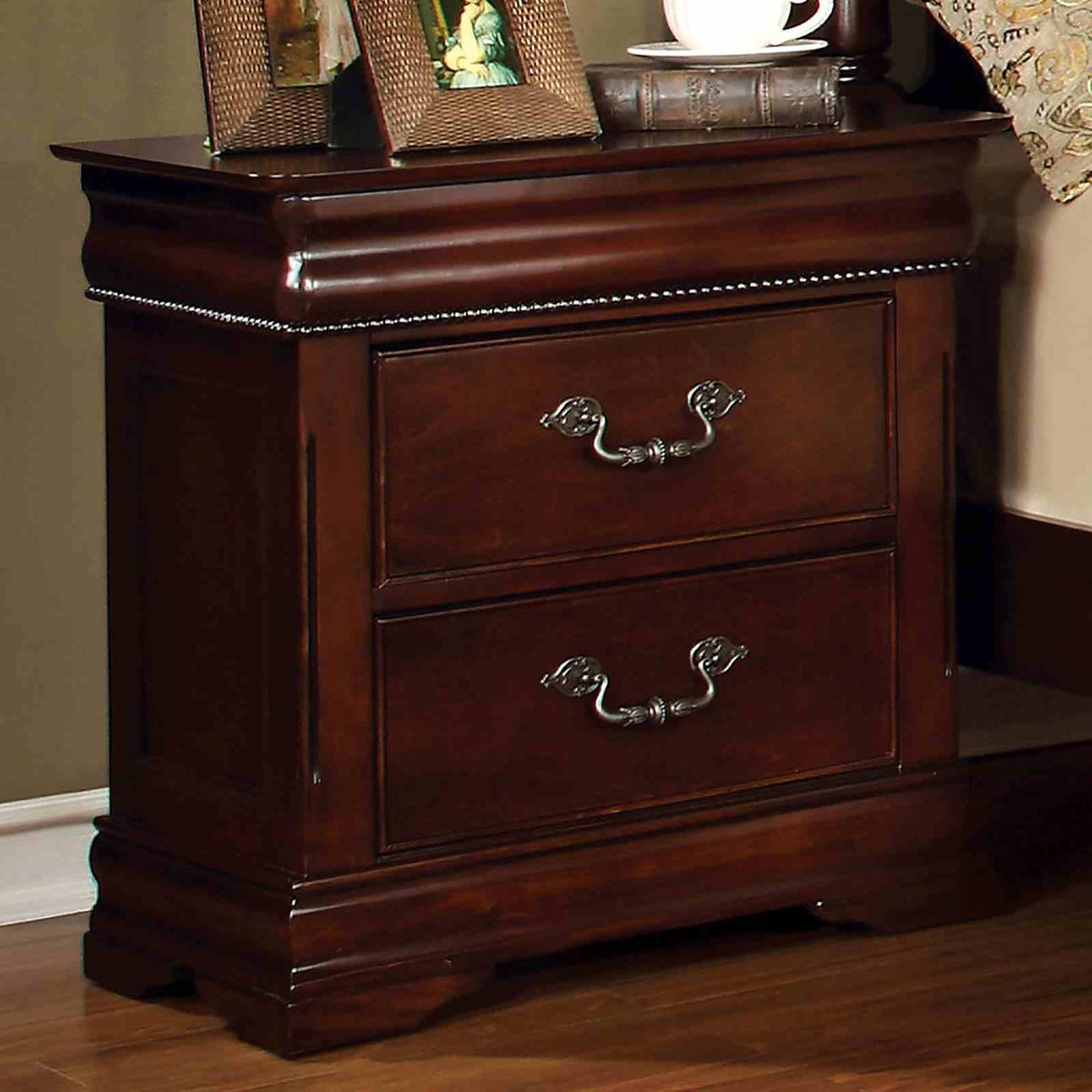 Mandura Cherry 5-Piece Queen Bedroom Set