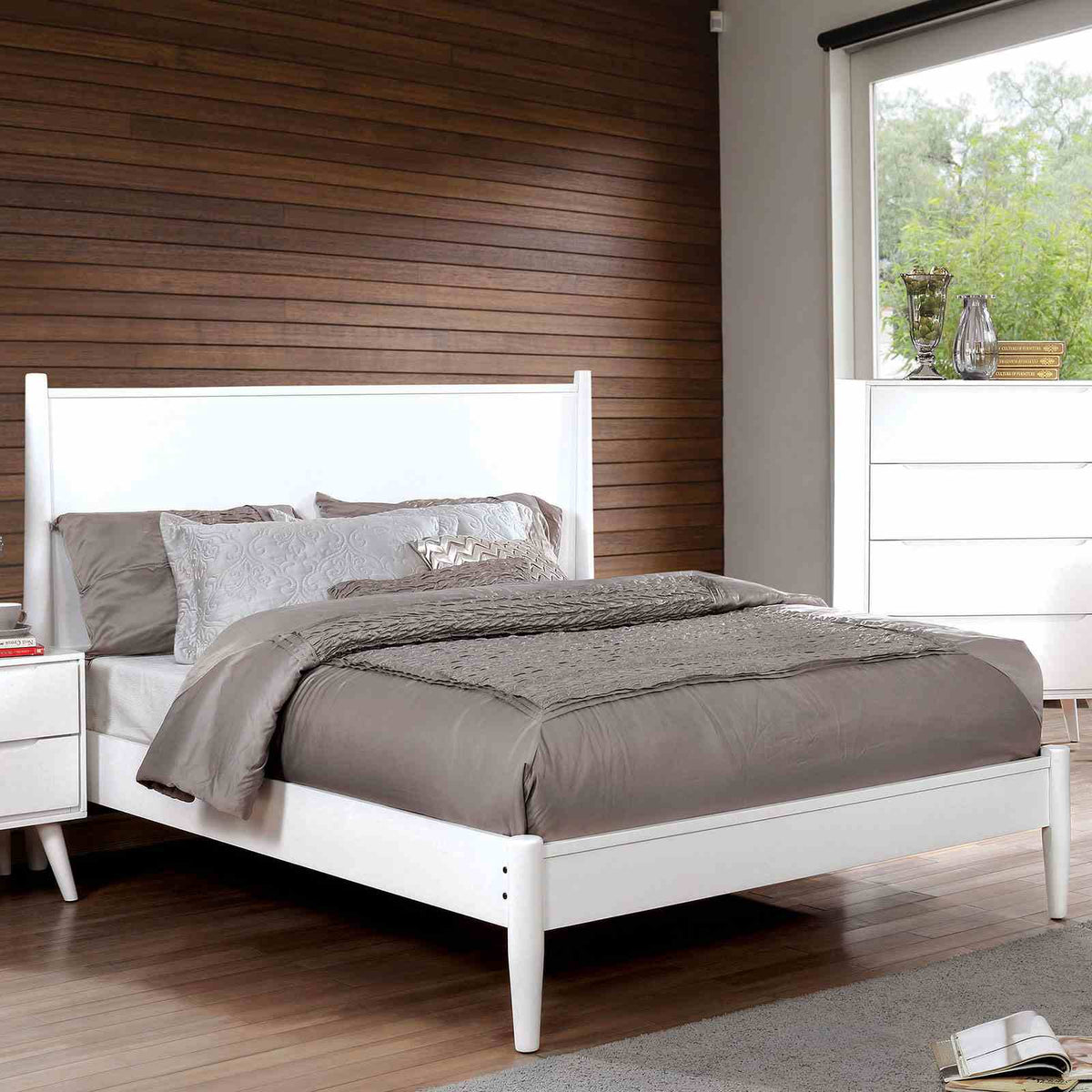 Lennart White 5-Piece Queen Bedroom Set