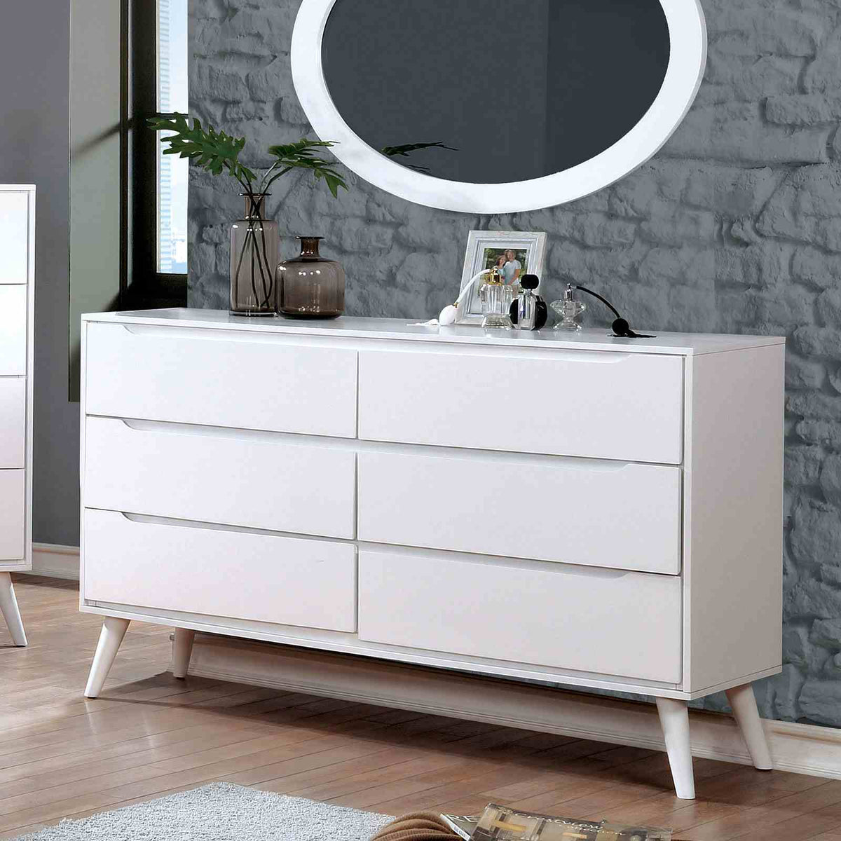 Lennart White 5-Piece Queen Bedroom Set
