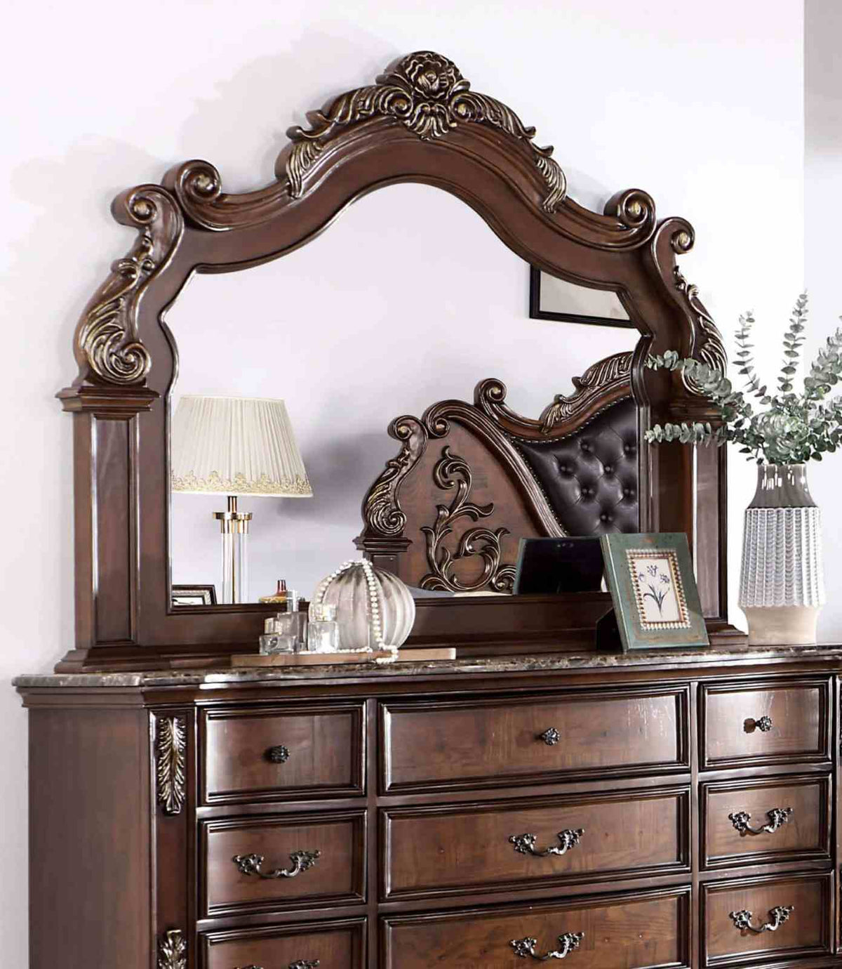 Esparanza Brown Cherry 5-Piece Queen Bedroom Set