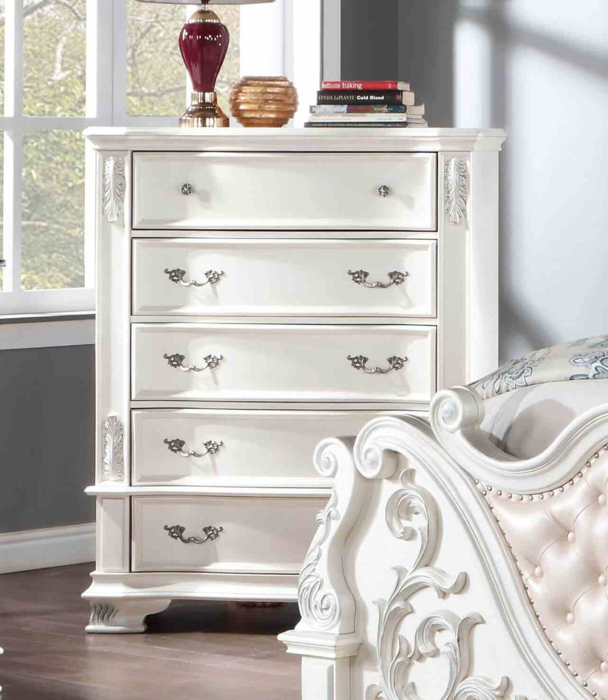 Esparanza Pearl White 5-Piece Queen Bedroom Set