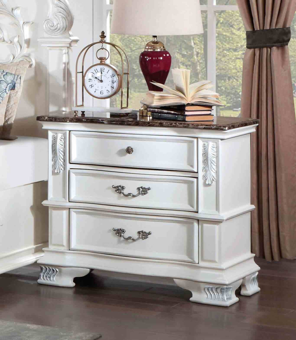 Esparanza Pearl White 5-Piece Queen Bedroom Set