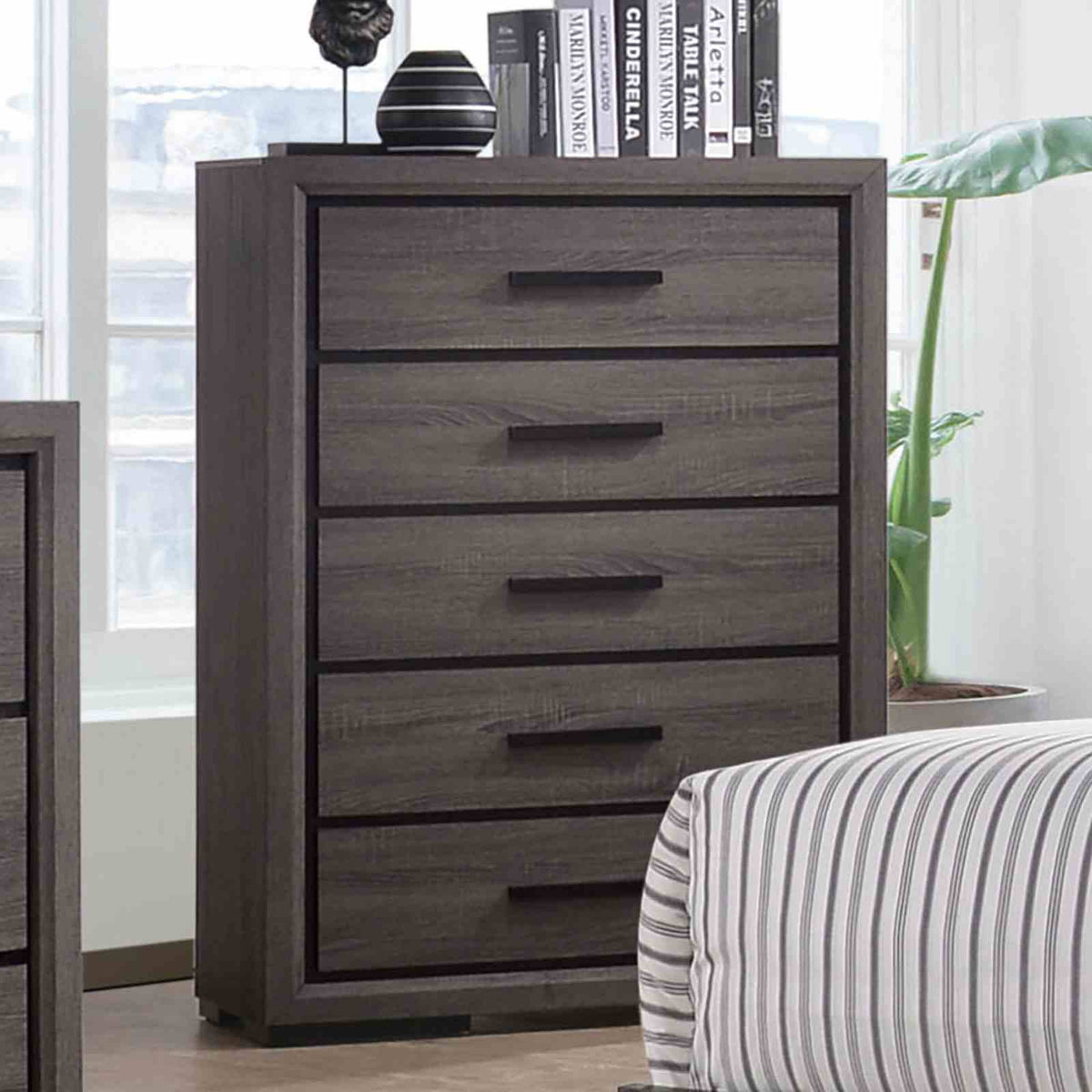 Conwy Gray 5-Piece Queen Bedroom Set