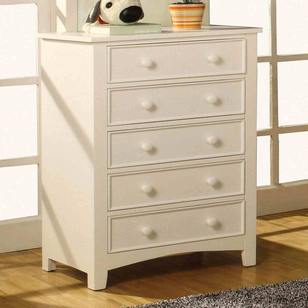 Omnus White Chest