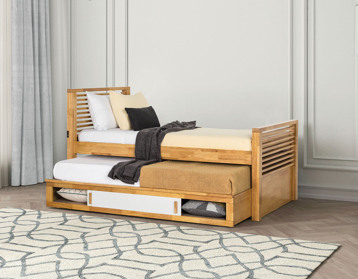 Dayville Light Oak Full Bed