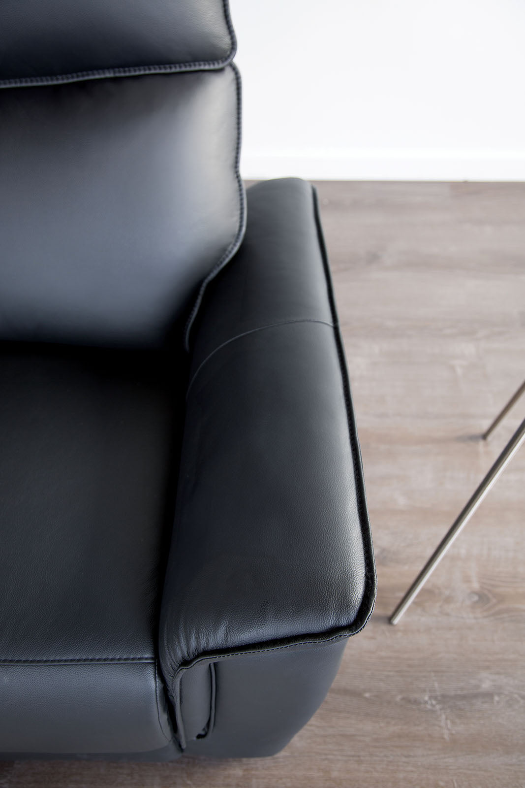 Bienne Black Sofa Manual Recliner