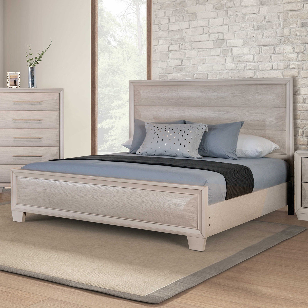 Chemnitz White Oak Transitional Bedroom Set