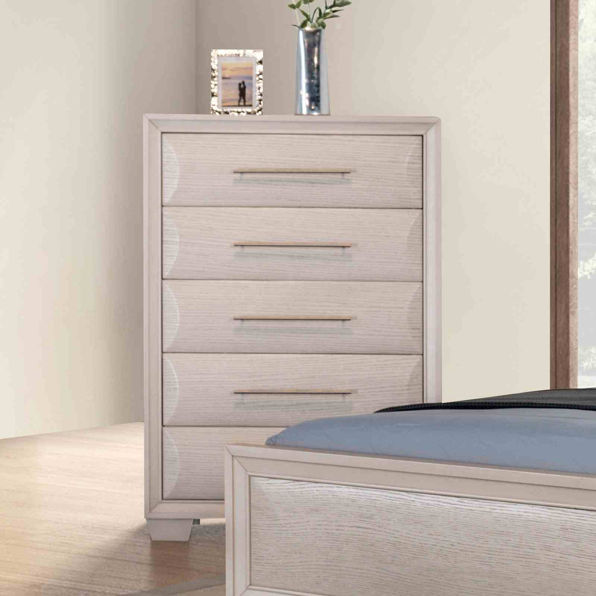 Chemnitz White Oak Transitional Bedroom Set