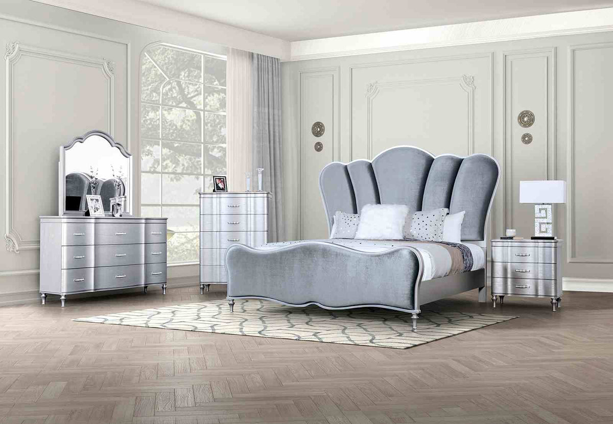 Melodi Parc Silver Chest