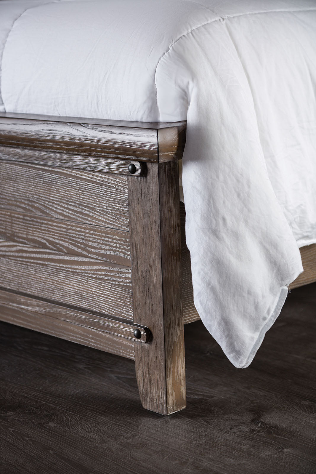 Merthyr Brown Transitional Bedroom Set