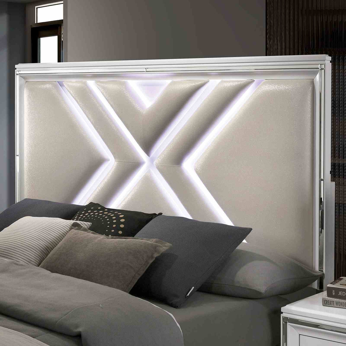 Emmeline White Contemporary Storage Bedroom Set