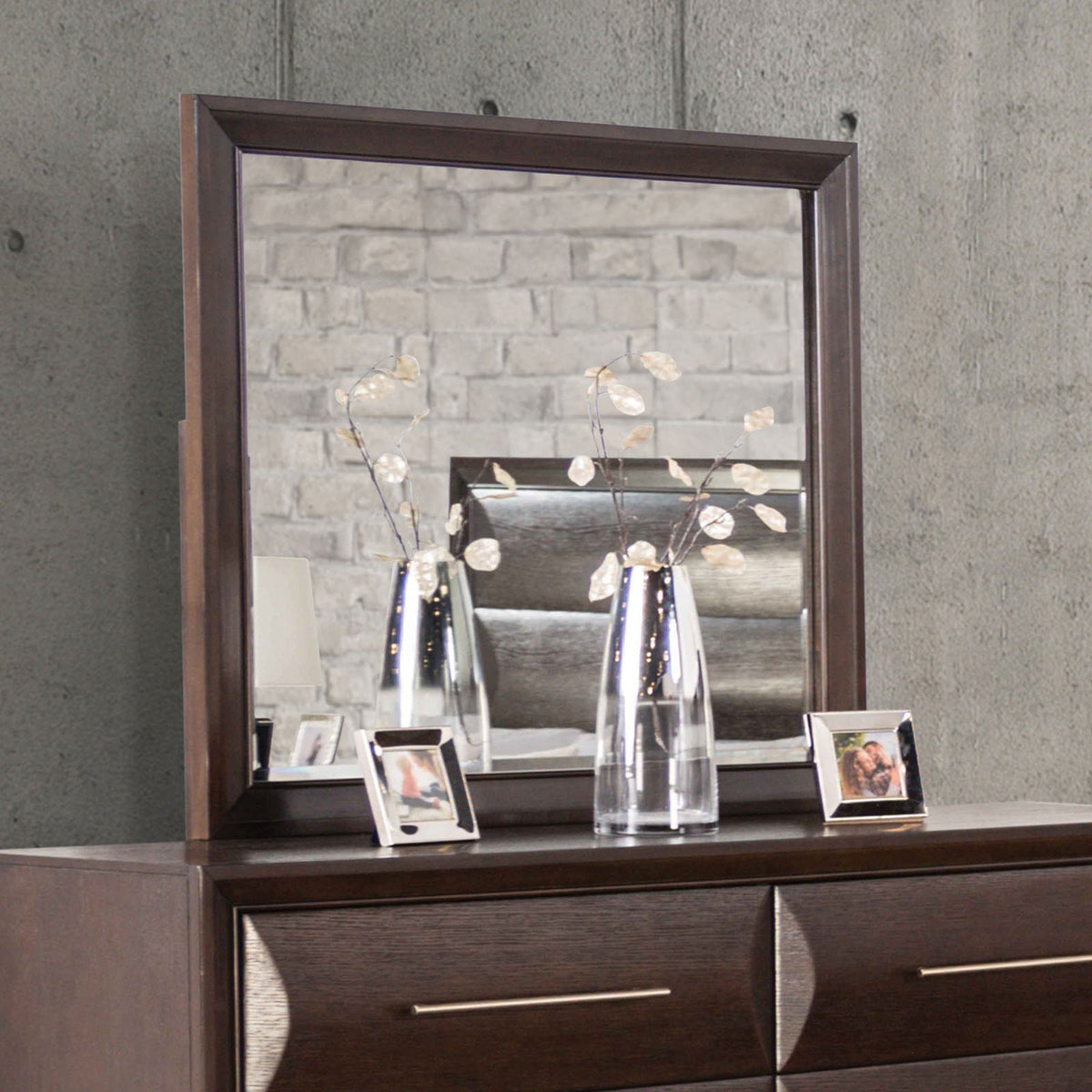 Chemnitz Espresso Transitional Bedroom Set