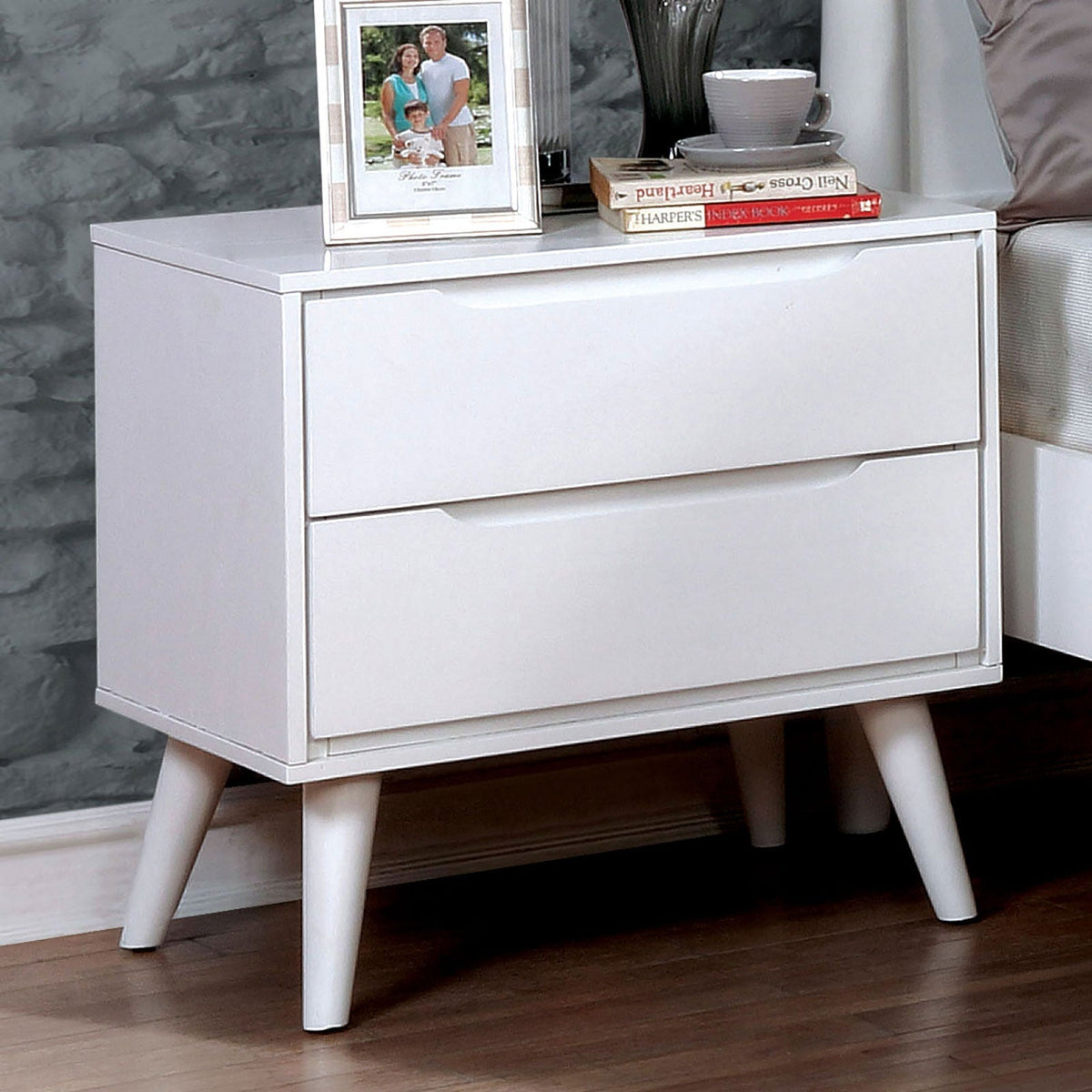 Lennart White Modern Bedroom Set
