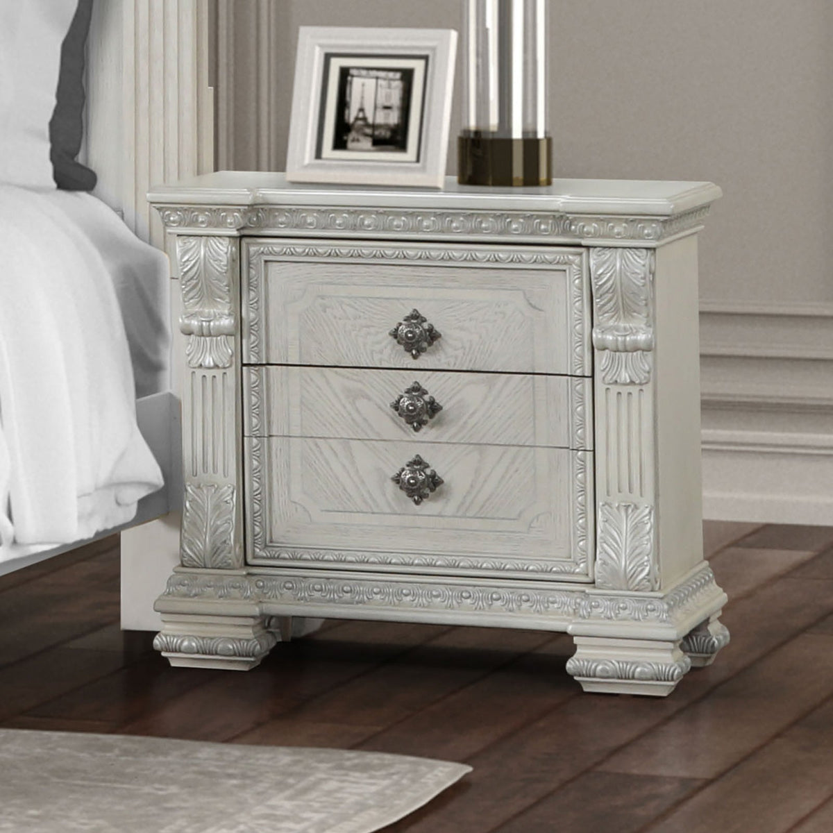Promenade Wire Brushed White Traditional Bedroom Set