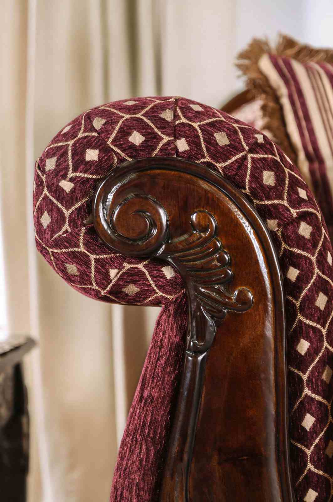 Quirino Burgundy/Dark Brown Sofa