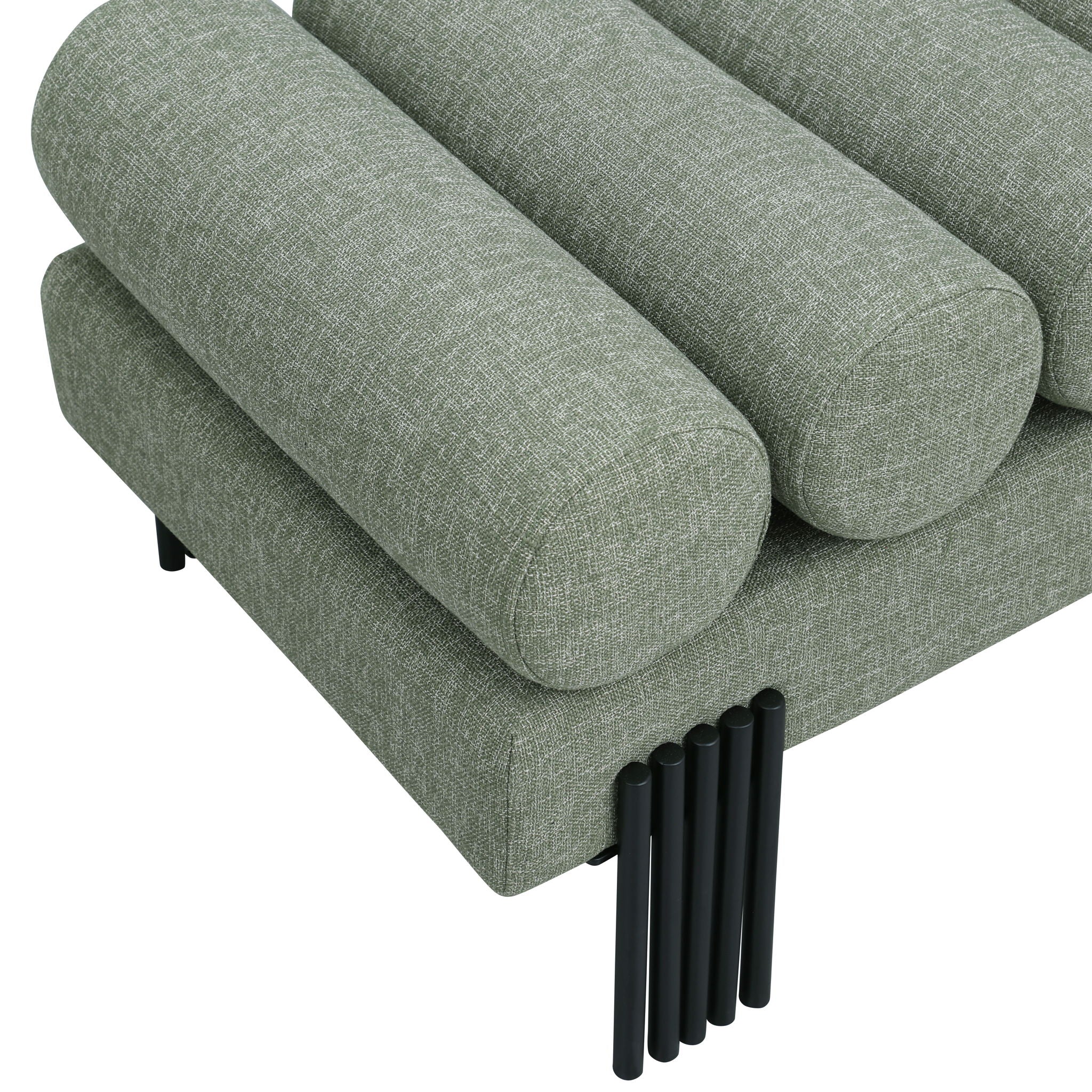 Akeela - Bench