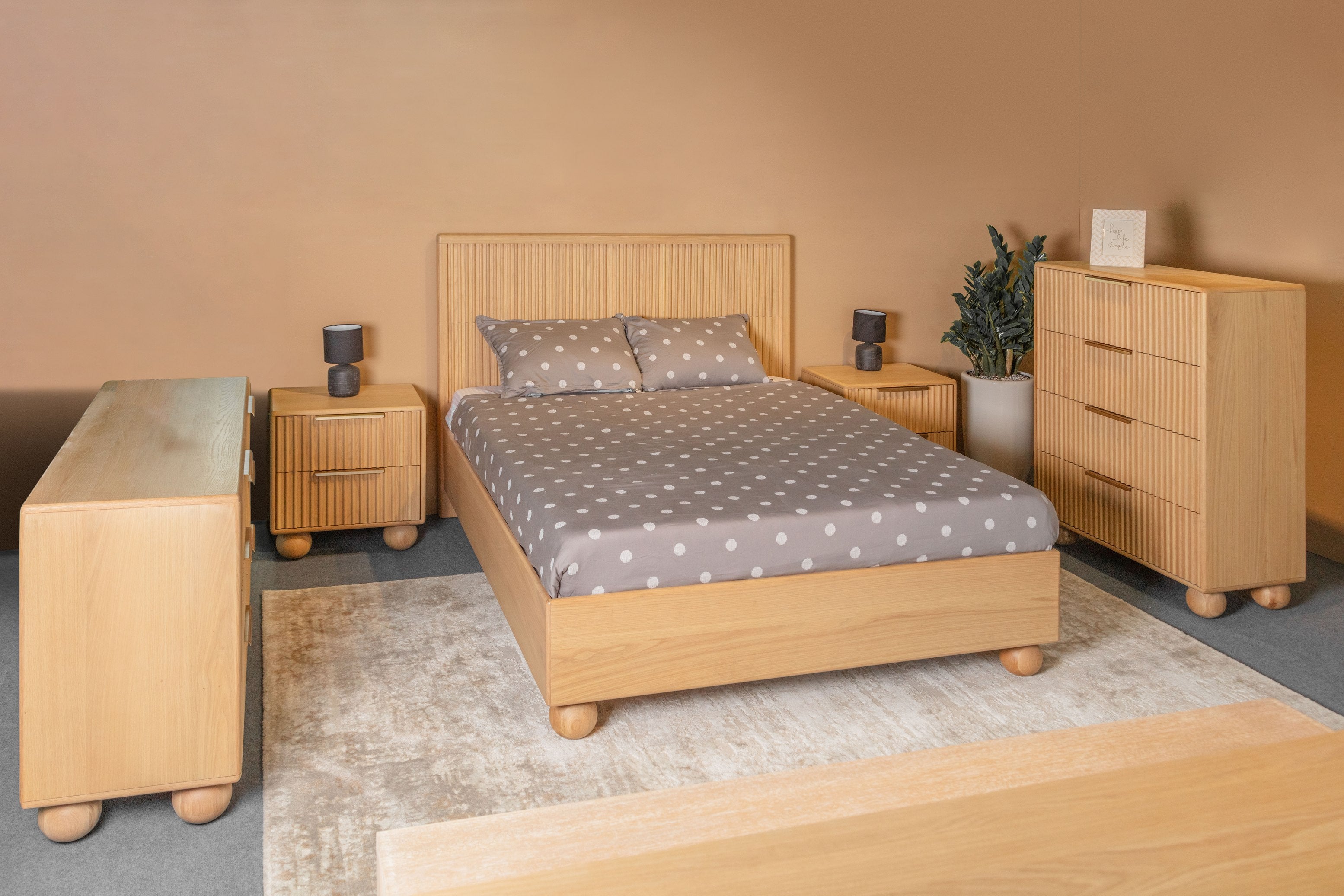 Queen Modrest Winters - Modern Natural Oak Bedroom Set