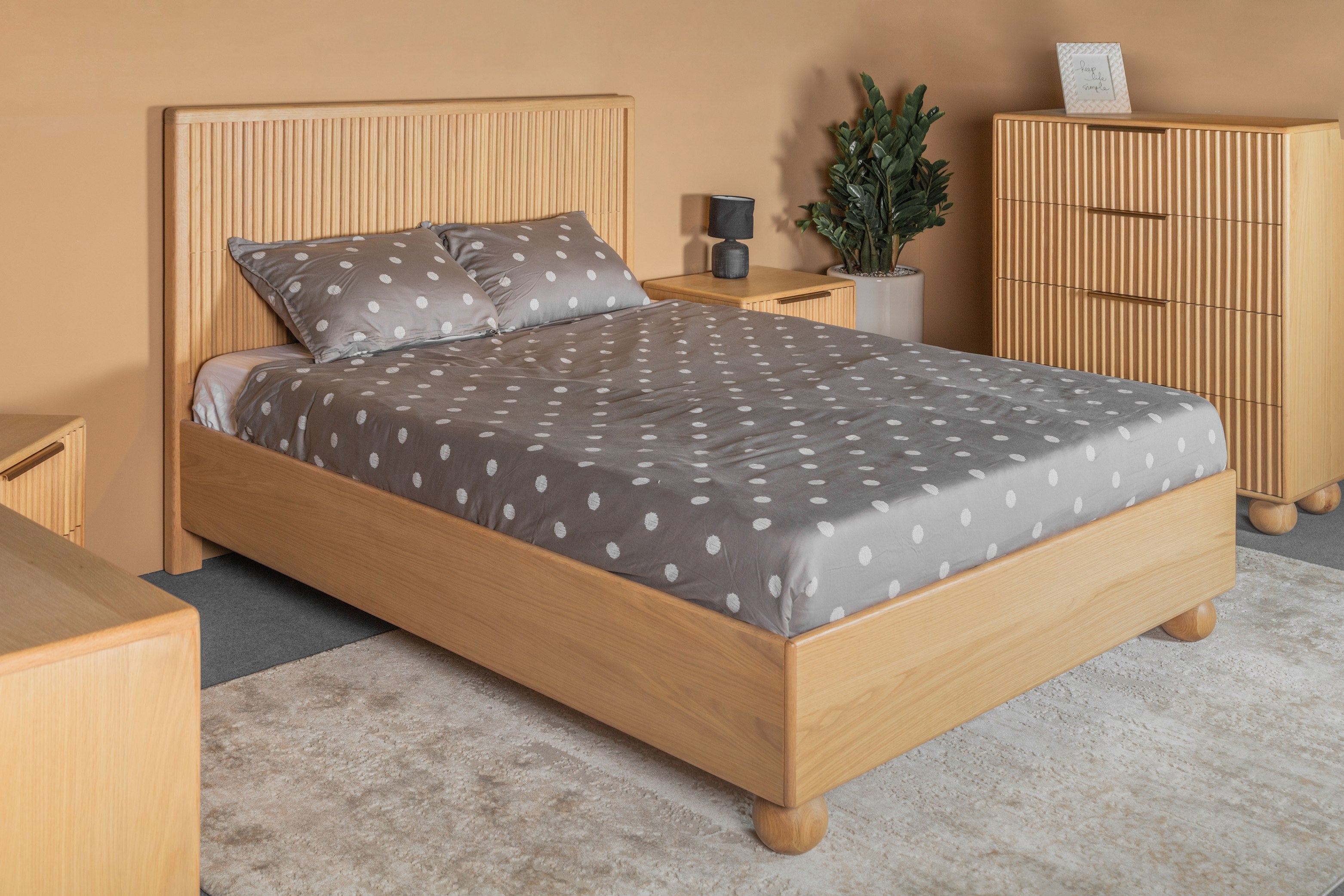 Queen Modrest Winters - Modern Natural Oak Bedroom Set