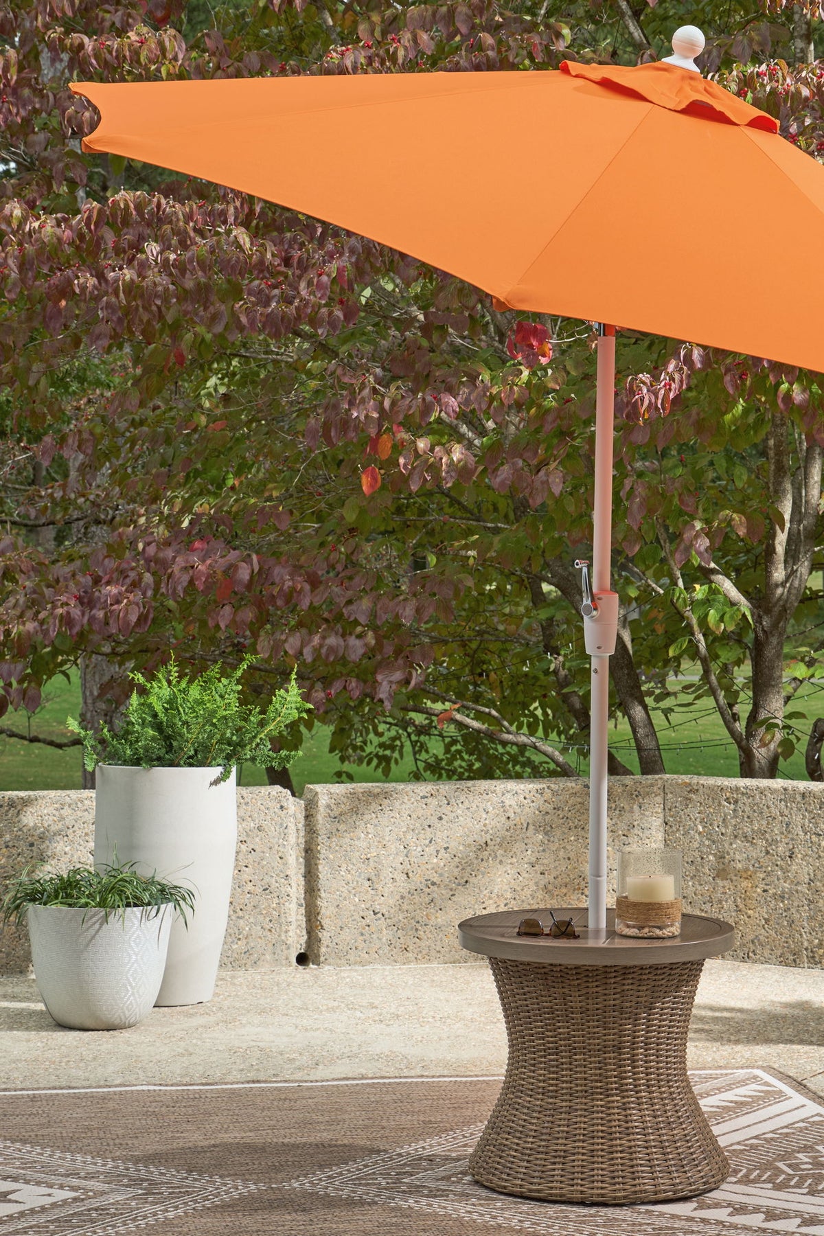 Laguna Heights - Round End Table With Umbrella Option - Beige
