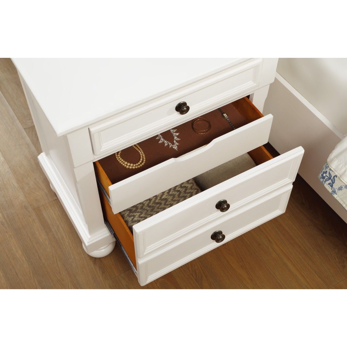 Laurelin - Bedroom Set