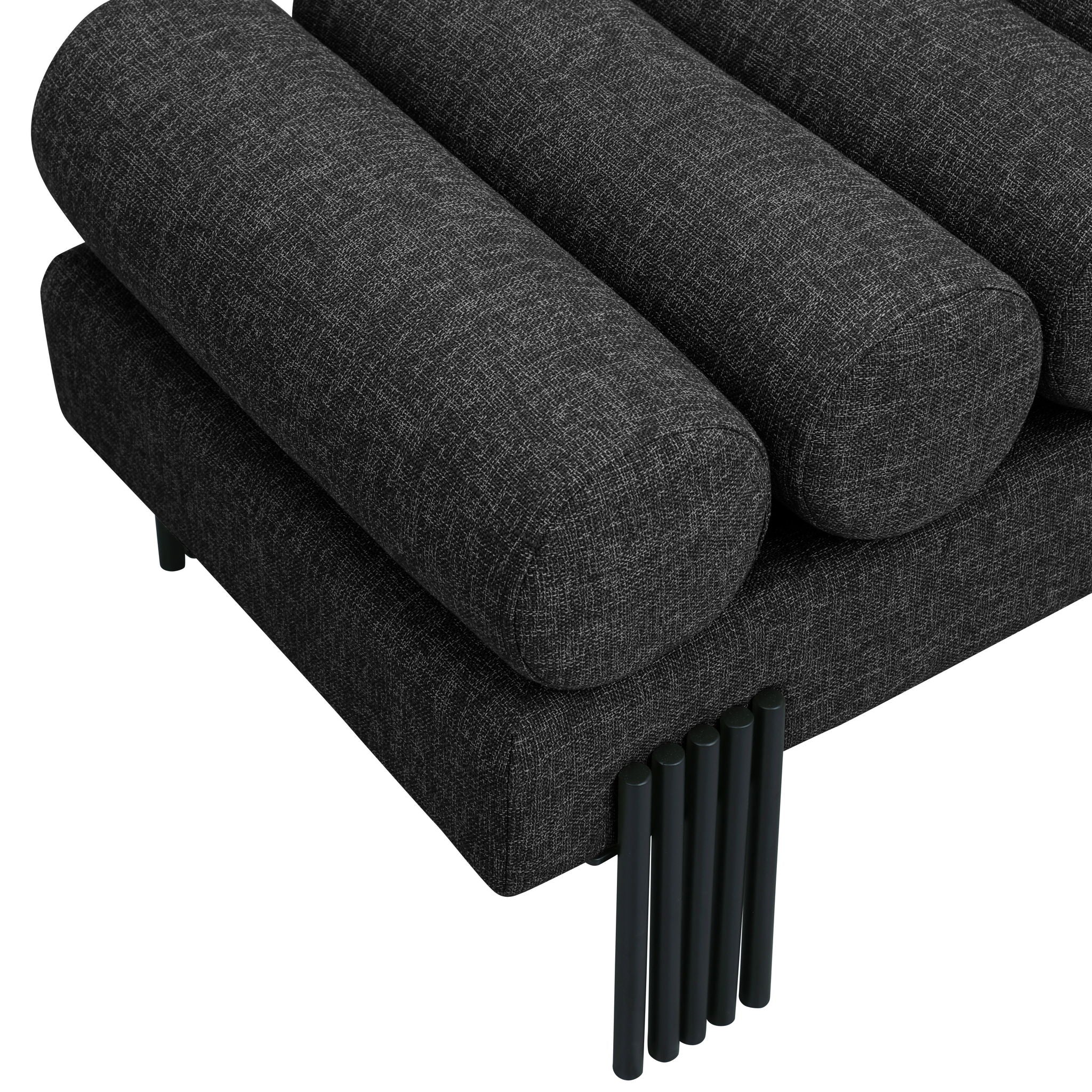 Akeela - Bench