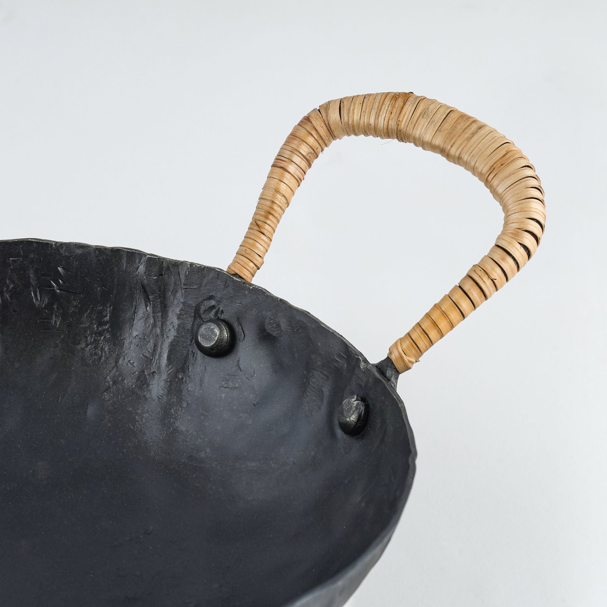 Verma - Hammered Iron Catchall - Black