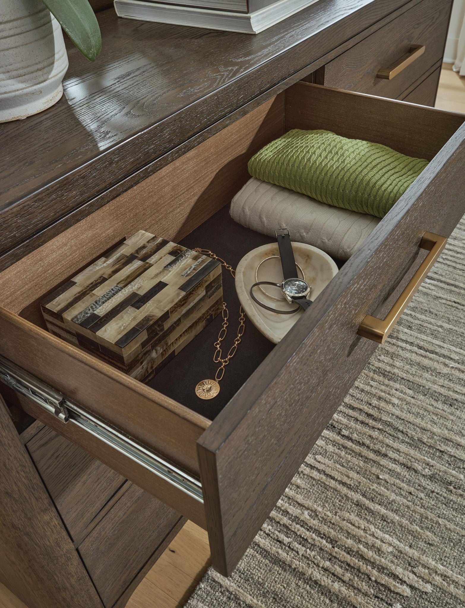 Radkin - Dresser