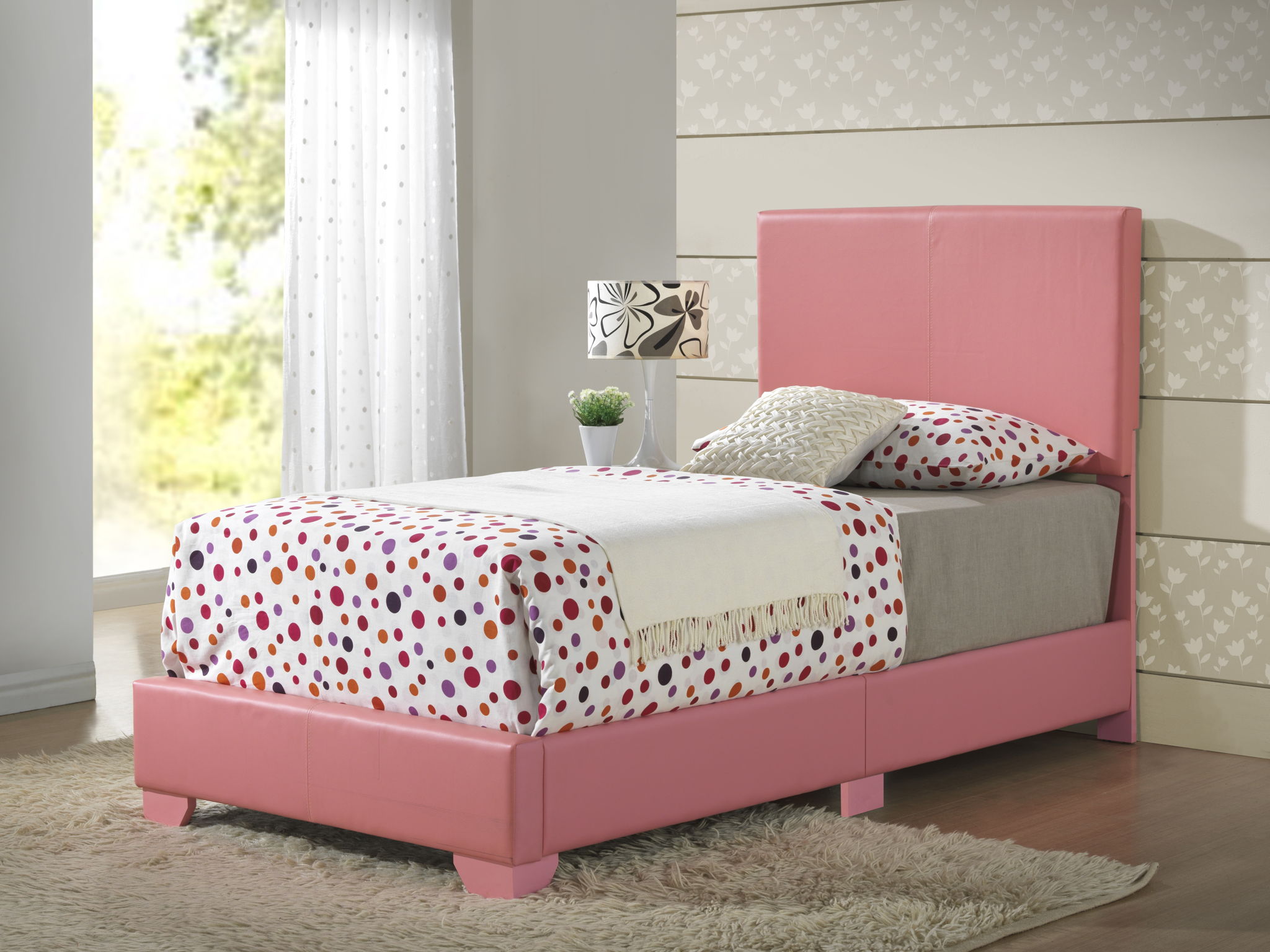 Elegant Platform Bed For Relaxed Spaces