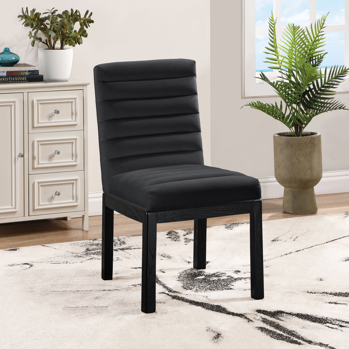 Evelyn - Dining Chair With Black Legs