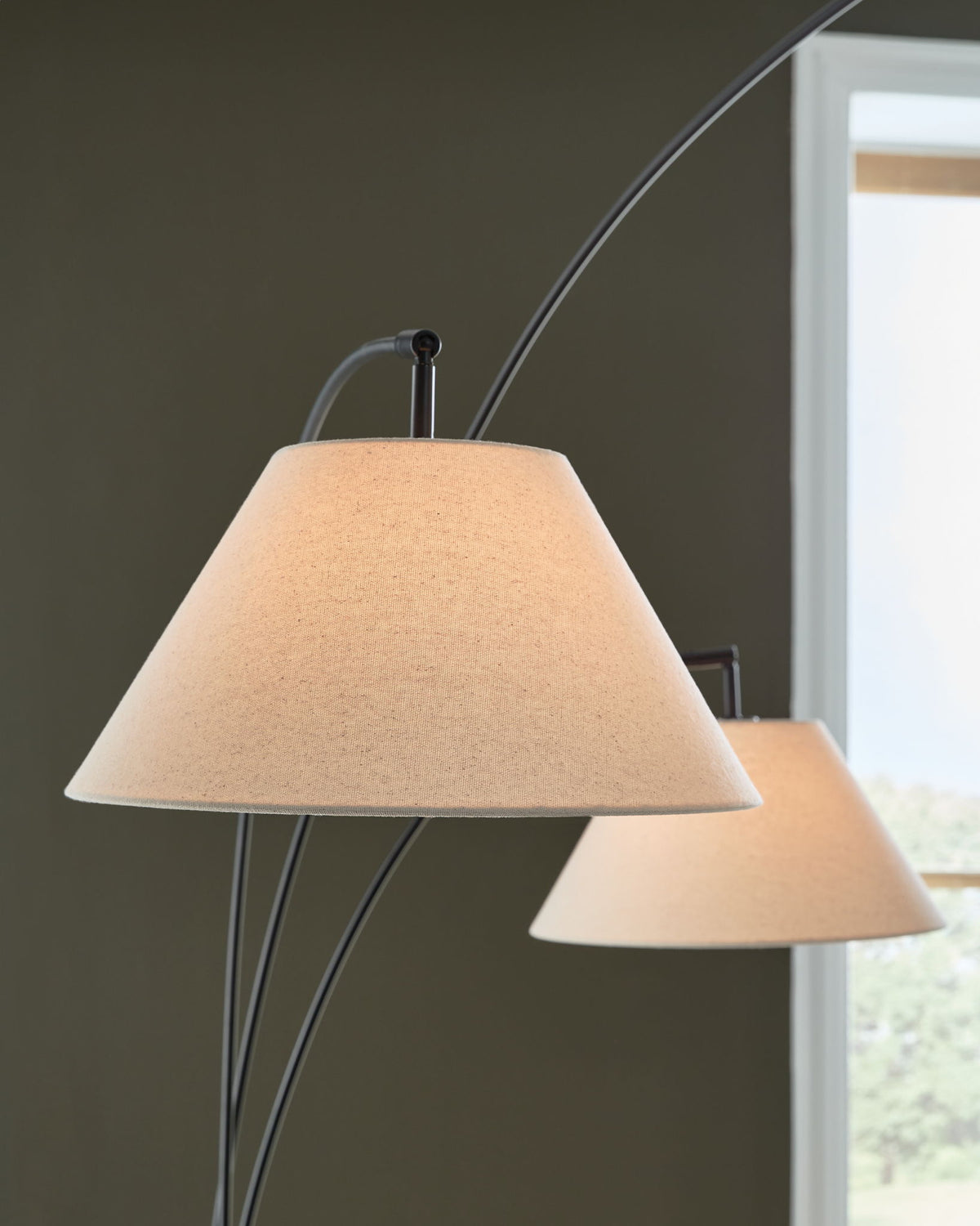 Gibbswellner - Metal Arc Lamp - Black