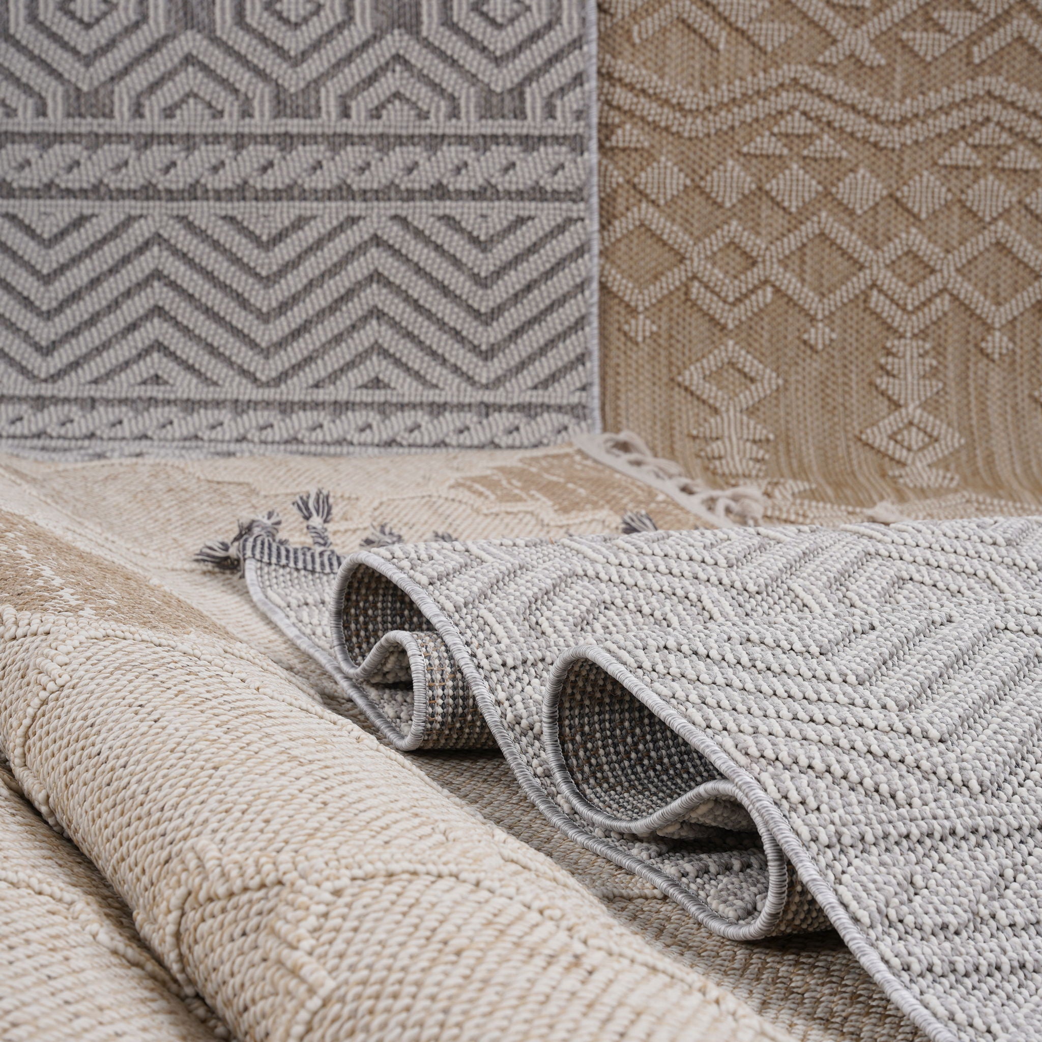 Guros - 6' X 9' Medallion Indoor / Outdoor Area Rug - Beige