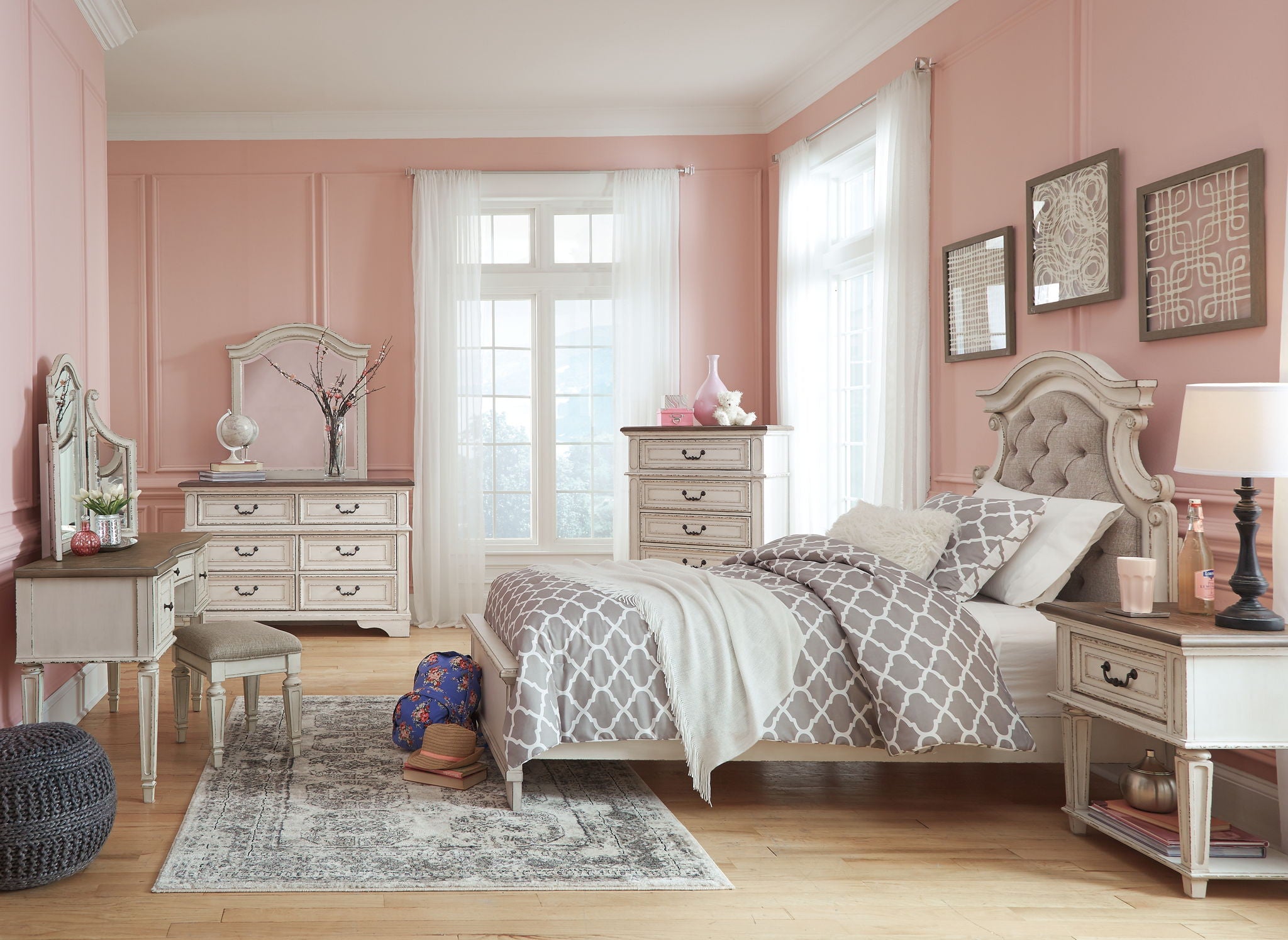 Realyn - Panel Bed