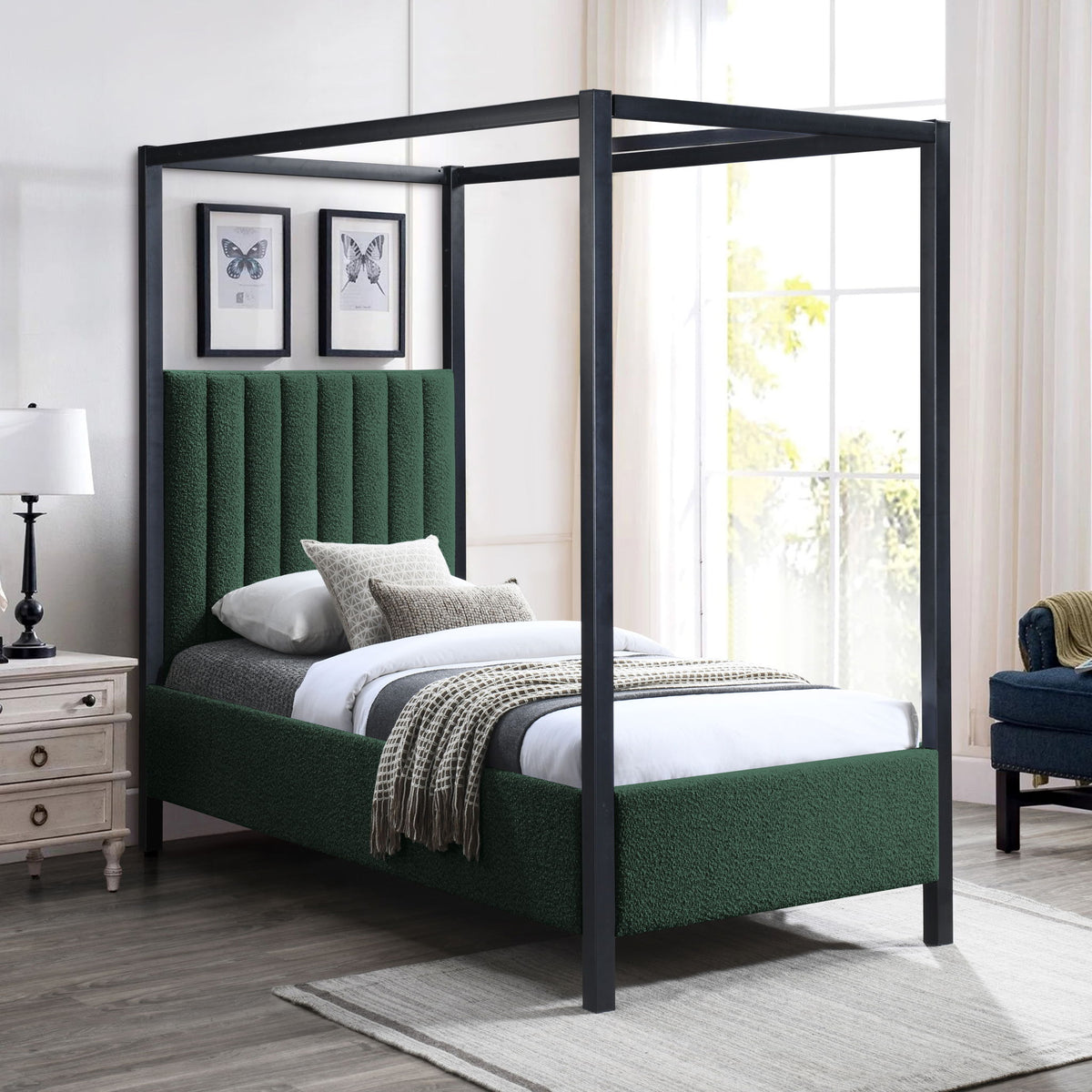 Kelly - Bed