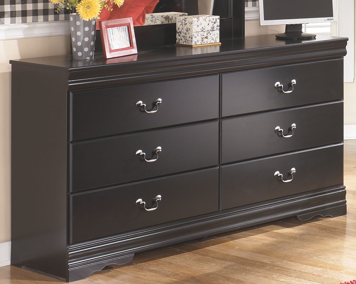 Huey Vineyard - Six Drawer Dresser - Black
