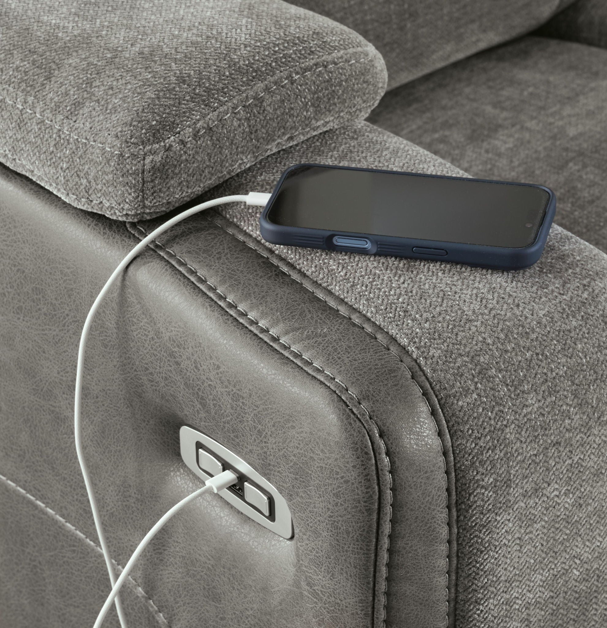 Mixed Motion - Power Reclining Loveseat With Console / Adjustable Headrest