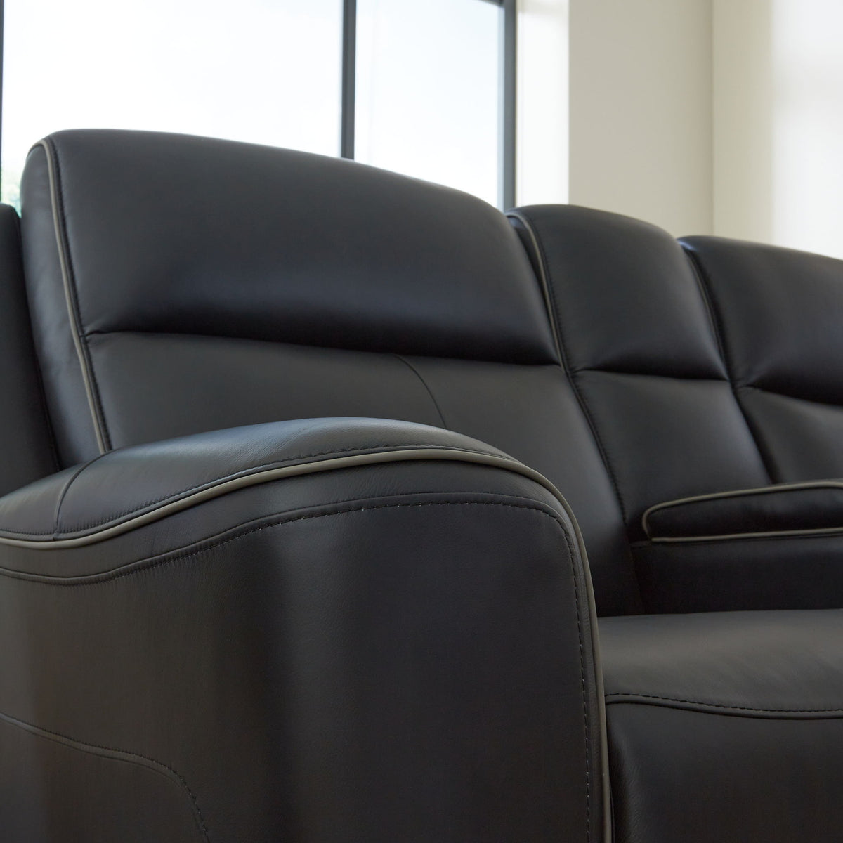 5Z-Comfort - Relaxation - Power Reclining Loveseat with Console / Adj Headrest